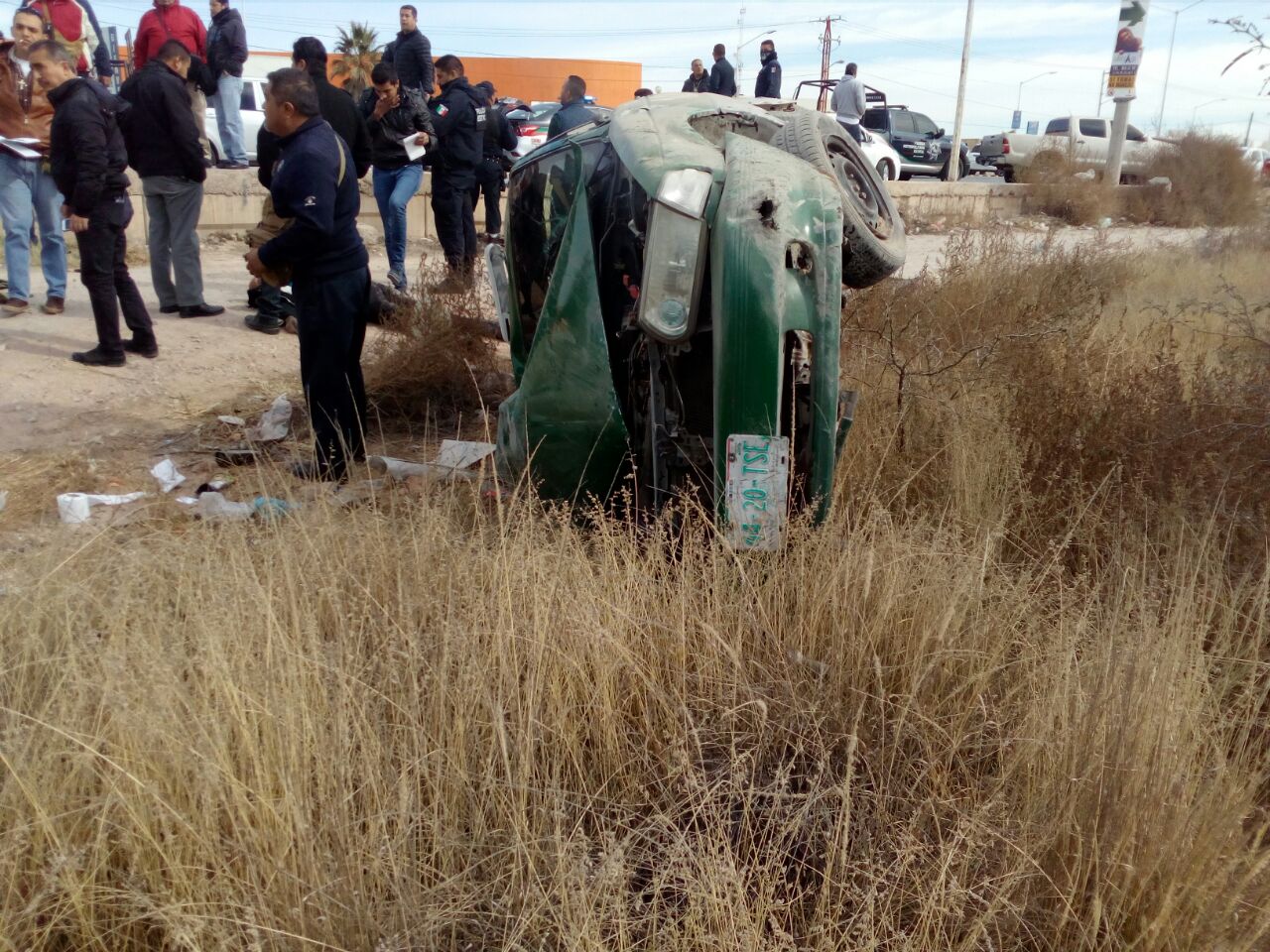 Vuelca taxi robado en San Luis Potosí