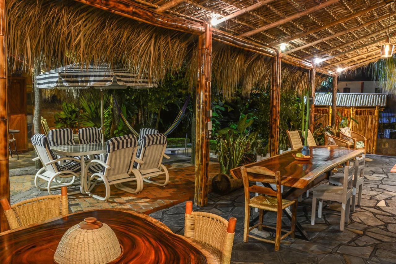 Áreas de comedores en el jardín. Foto: www.com-lahuasteca.com