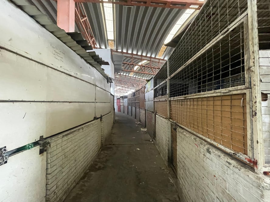 EL UNIVERSAL San Luis Potosí reveló que cerca del 60 por ciento de los locales permanecen cerrados, algunos con signos evidentes de deterioro.  Foto: Humberto Torres