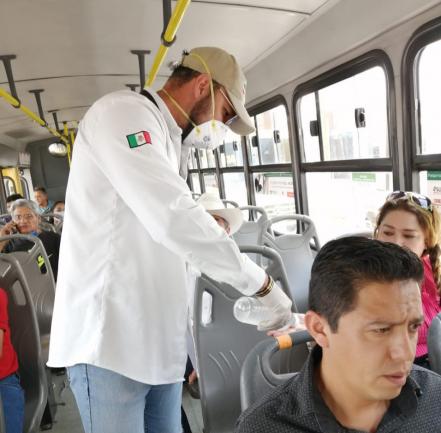 SCT advierte sanciones si no se respeta sana distancia en unidades del transporte público