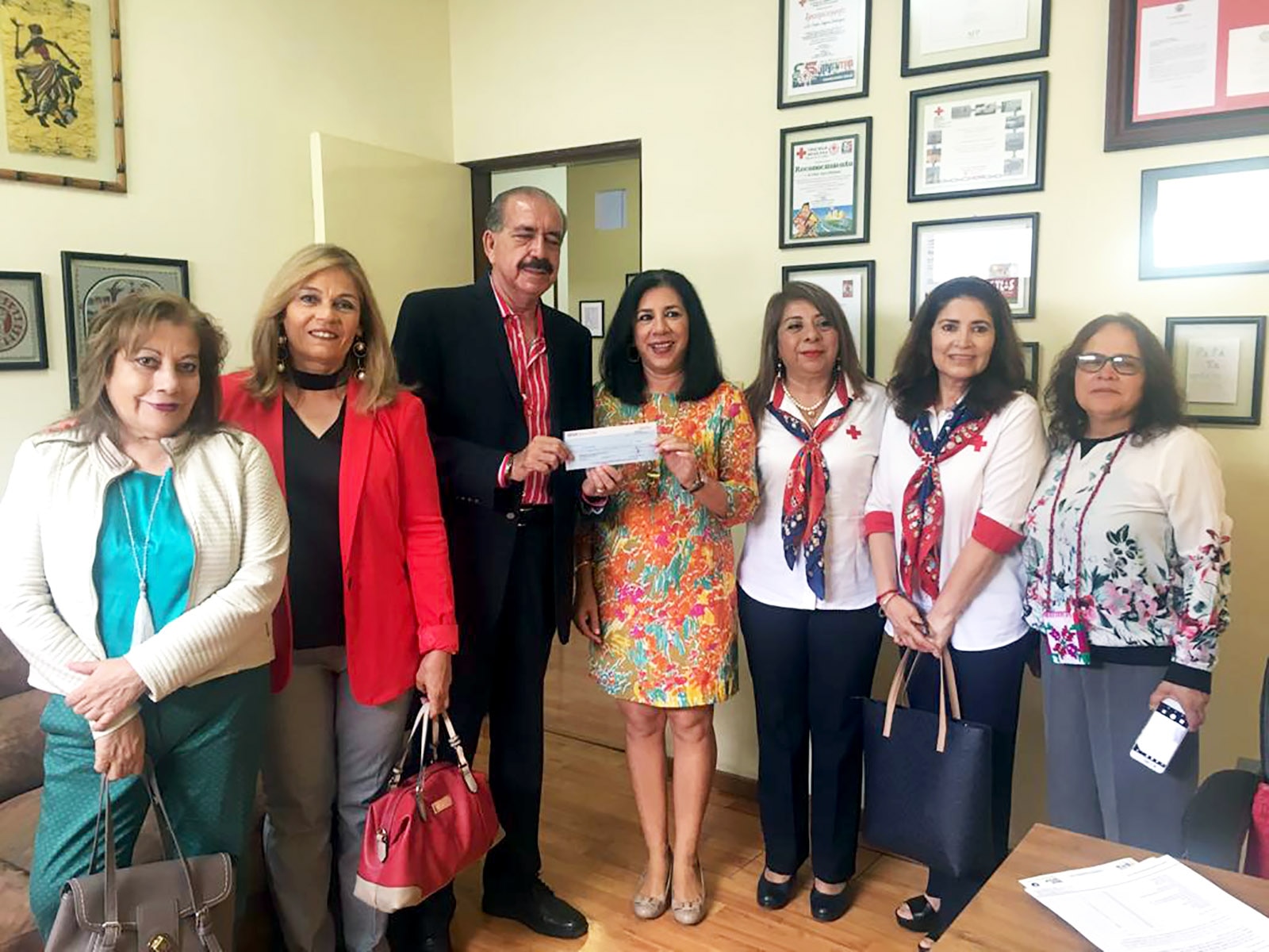 Comité de damas voluntarias entregó donativo a Cruz Roja Mexicana