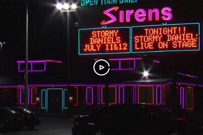 Retiran cargos contra la actriz porno Stormy Daniels, presuntamente ligada con Trump