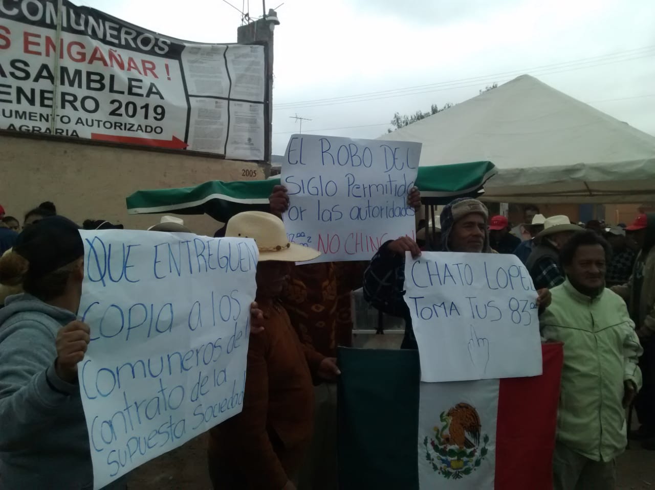 Revientan comuneros asamblea en San Juan de Guadalupe