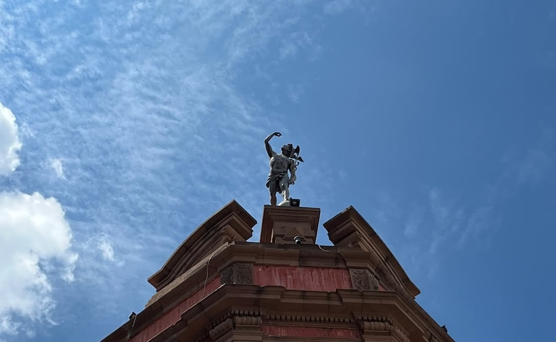 El Mercurio que vigila desde lo alto del Centro Histórico de San Luis Potosí