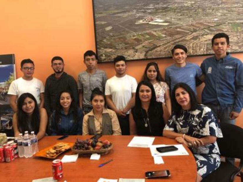 Voluntariado de Damas de la UASLP realiza primera entrega de becas