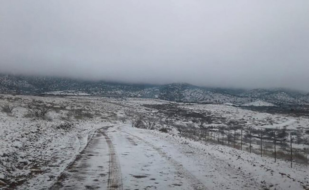 Nieve vuelve a cerrar tránsito de Sonora a Chihuahua