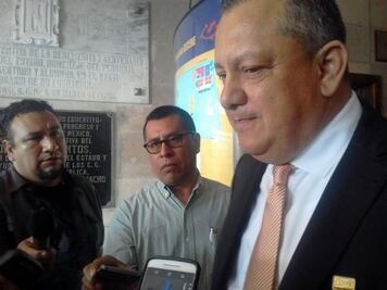 Maestros interesados en elecciones, deben solicitar licencia: Alejo Rivera