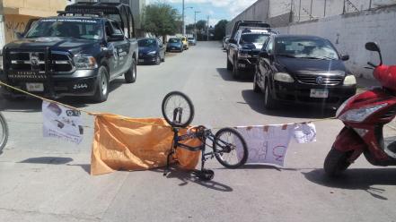 Bloquean padres de familia tramo carretero ante robos a escuela primaria