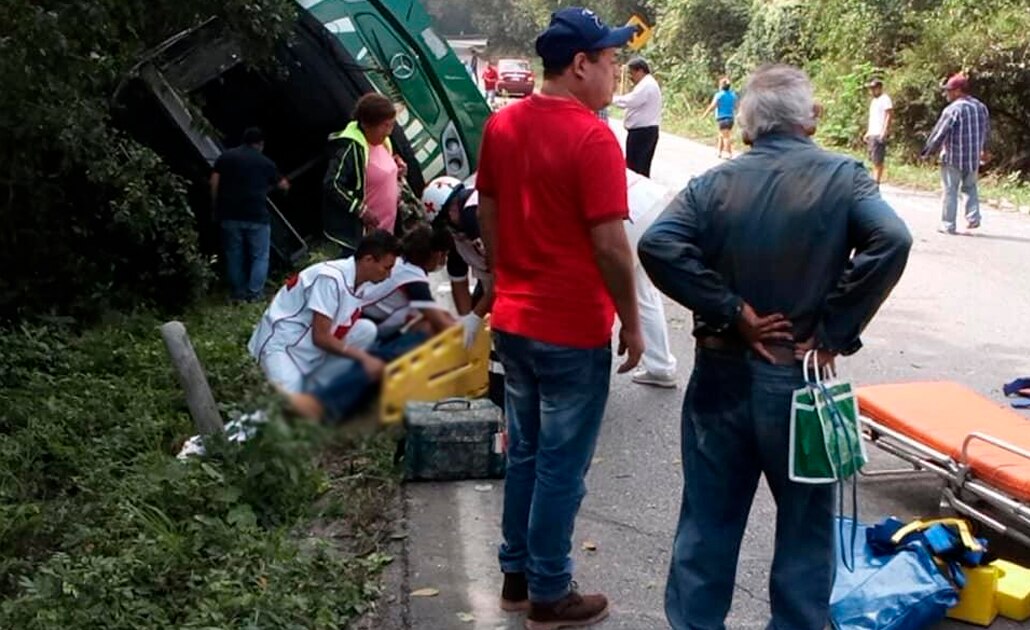 Vuelca autobús en Ciudad Valles, 2 muertos