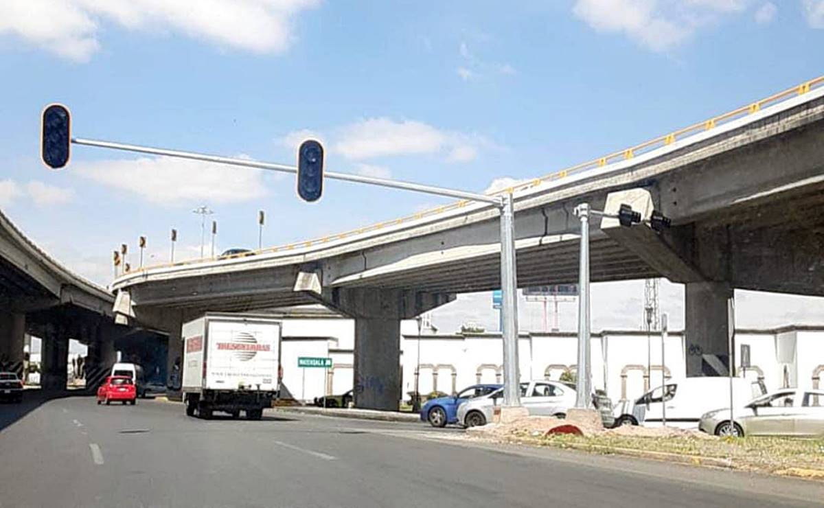 Semáforos inteligentes llegan a la Glorieta Juárez; automovilistas temen que generen mayor caos vial