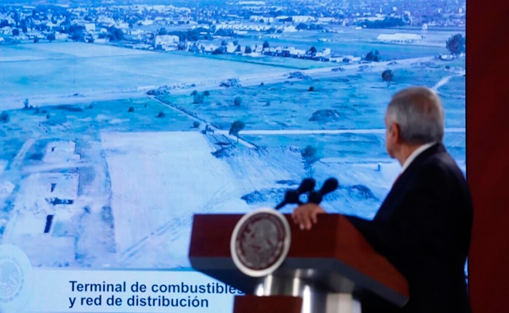 AMLO destaca creación de empleos en aeropuerto de Santa Lucía