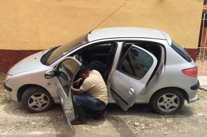 Roban vehículos en ZI para desvalijarlos