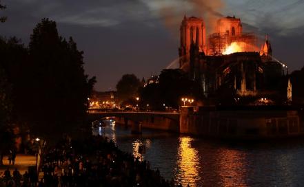 Expertos de arte lloran por la tragedia en Notre Dame