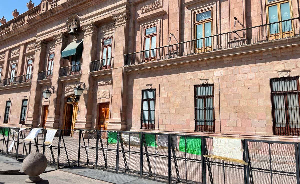 "Blindan" edificios en el Centro Histórico de SLP ante marcha del 8M