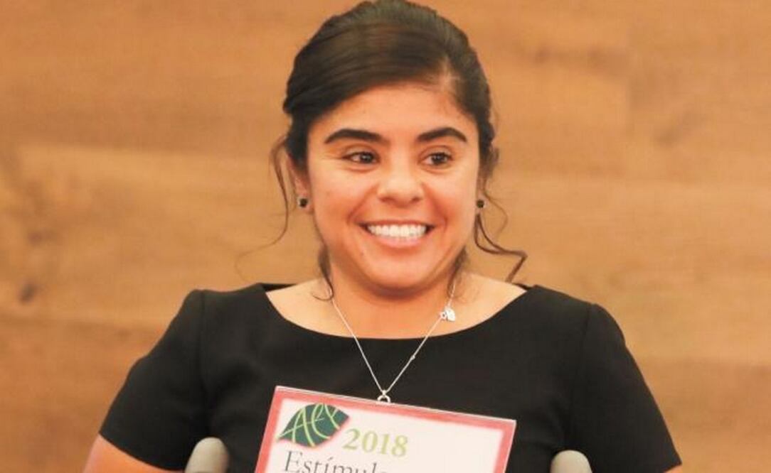 Fundhepa entregó a Erika Faride Rodríguez el estímulo Ángeles Espinosa Yglesias 2018 por sus investigaciones sobre enfermedades del hígado. (ARIEL OJEDA. EL UNIVERSAL)