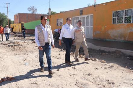 Nava Palacios supervisa rehabilitación de calles en La Pila 