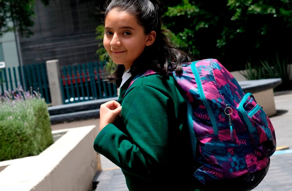 Niños no deben cargar mochilas que sobrepasen el 10 por ciento de su peso, señalan especialistas