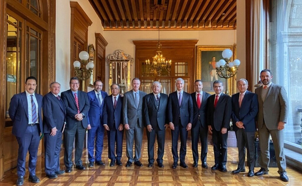 Gobernadores del PRI respaldan al Insabi tras reunión con AMLO