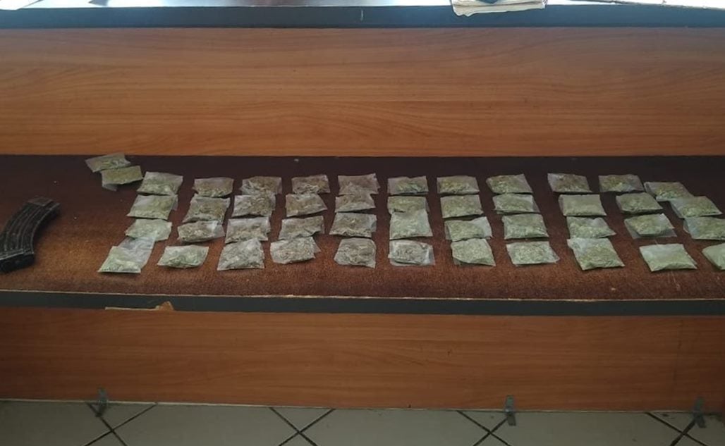 En operativo, aseguran cargadores y marihuana en Soledad 