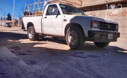 Avenida Mexquitic se convirtió en zona de baches, denuncian vecinos
