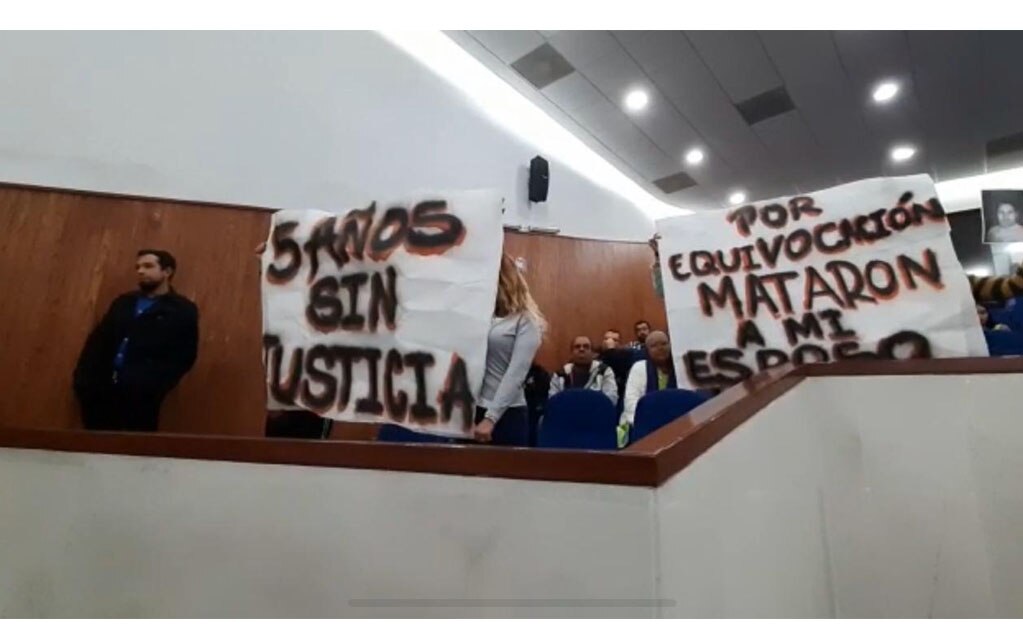 Familiares de víctima de abuso policial en Villa de Reyes exigen justicia en Congreso