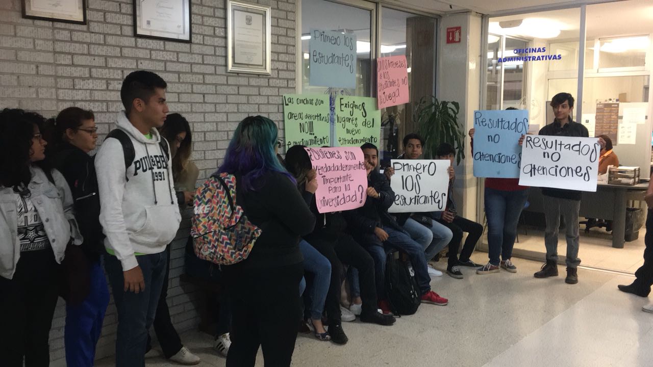 Toman estudiantes facultad de Contaduría y Administración
