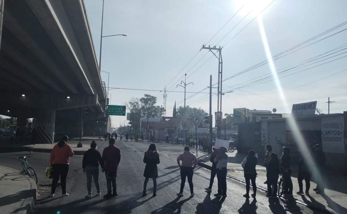 Manifestantes bloquean avenida en Soledad; exigen justicia por abuso sexual en jardín de niños 