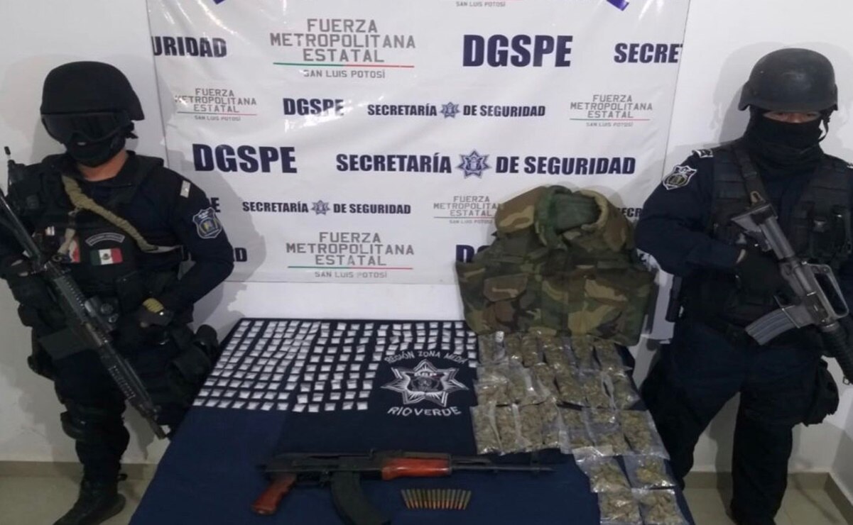 Aseguran vehículo con arma de fuego, droga y cartuchos útiles en SLP