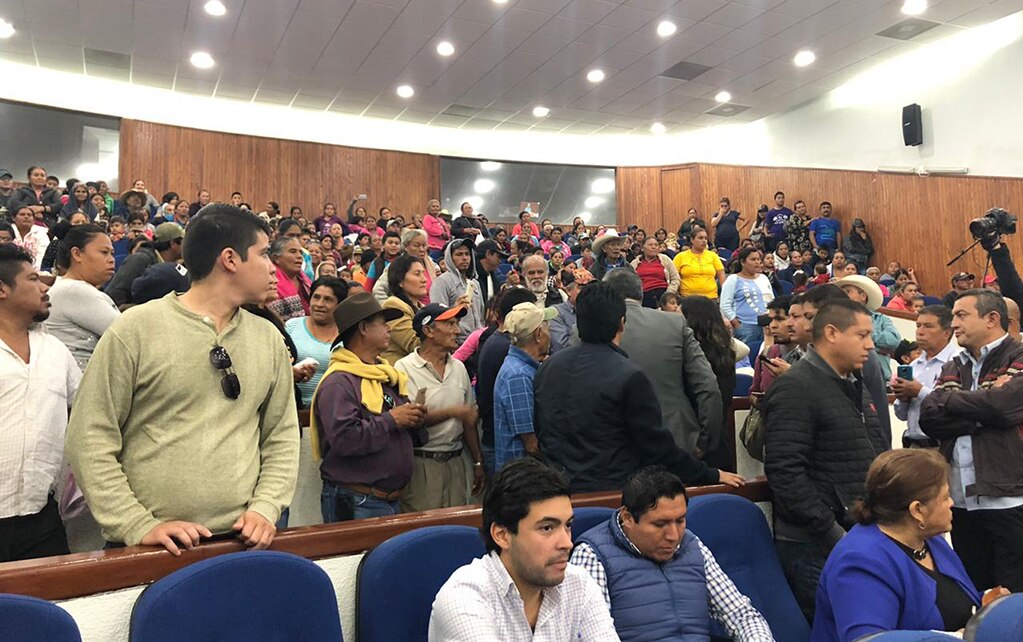 Manifestación de habitantes de Zaragoza obliga receso en sesión del Poder Legislativo 