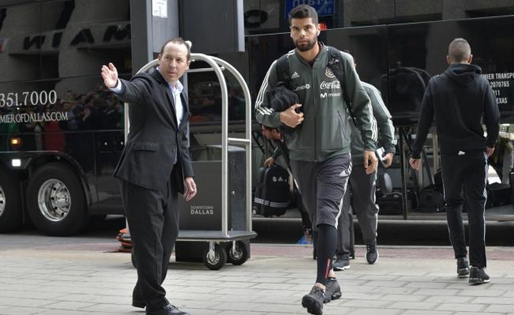 Néstor Araujo viaja a Los Ángeles