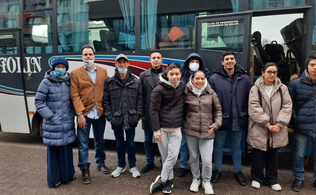 Mexicanos en Ucrania están siendo auxiliados . Foto: Twitter @m_ebrard