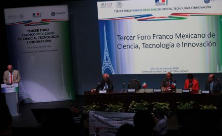 Investigadores del IPICYT se manifiestan en foro