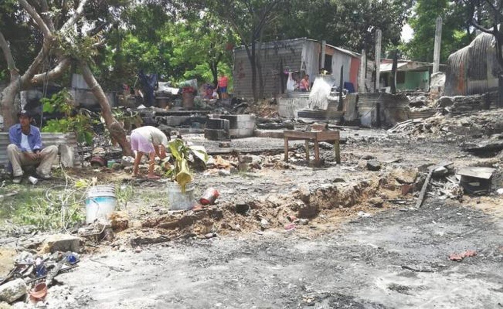Incendio consume 11 casas en Veracruz; no hay víctimas