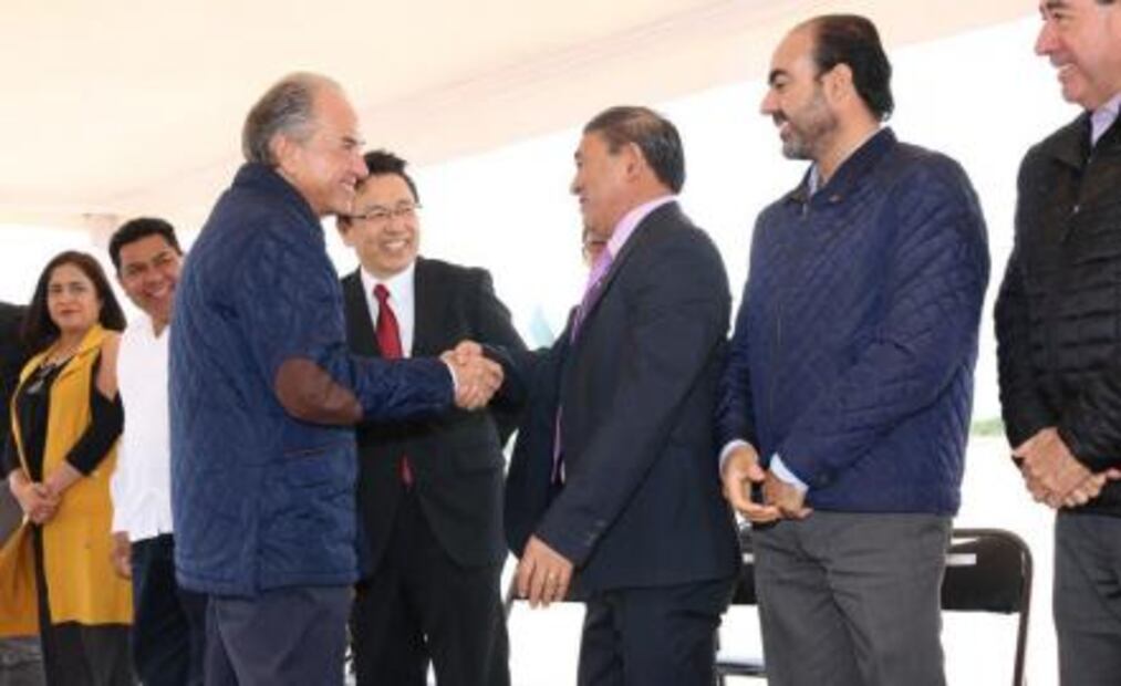 Gobernador coloca primera piedra de empresa japonesa en Venado