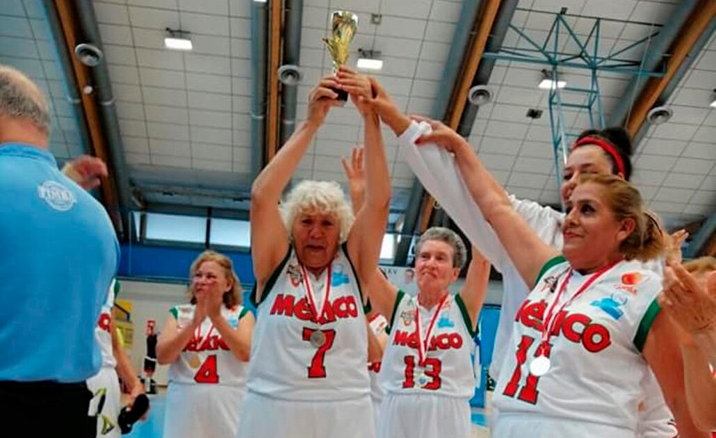 Abuelitas mexicanas ganan Mundial de Basquetbol en Finlandia