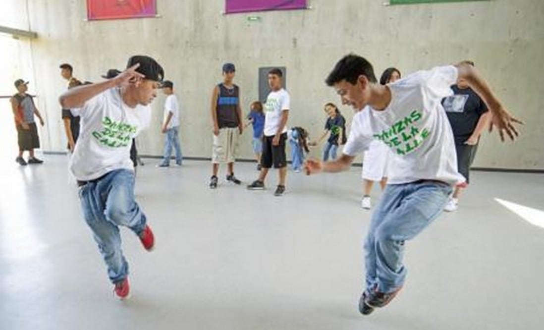 Las retas son competencias entre pandillas; pese a los odios y riñas, lo más importantes ya no es quién madrea más a quién, sino quién gana el baile (MARCO MEDINA)