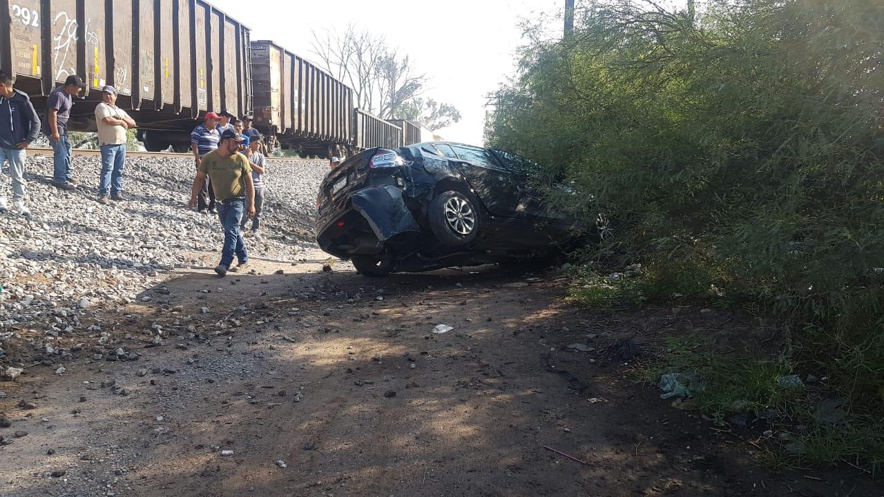 Conductor fallece, intentó ganarle al tren 
