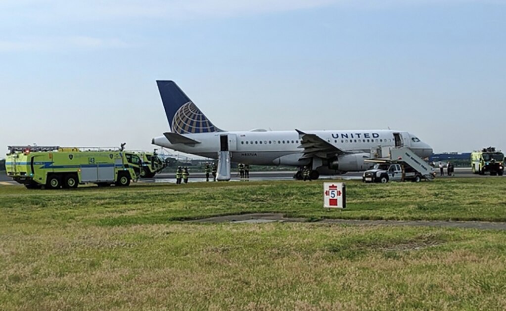 Por aterrizaje forzoso, cierran aeropuerto de Newark, Nueva Jersey