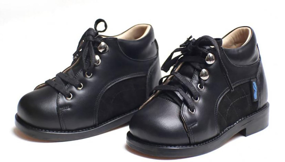 Zapatos ortopédicos no corrigen el pie plano