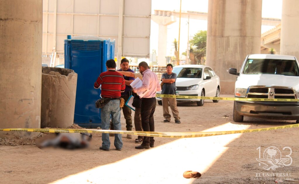 Motociclista muere al caer de Distribuidor Juárez 