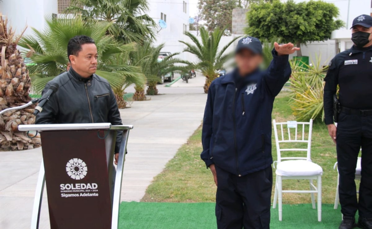 Con botas y traje azul, adolescente cumple sueño de ser policía por un día en Soledad