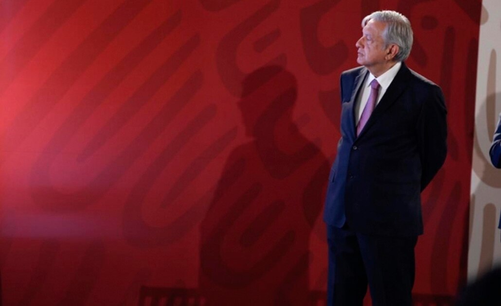 AMLO afirma que gasolina baja pero "poquito"