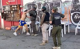 A jitomatazos y golpes, comerciantes de la Central de Abastos enfrentan a la Guardia Civil Estatal