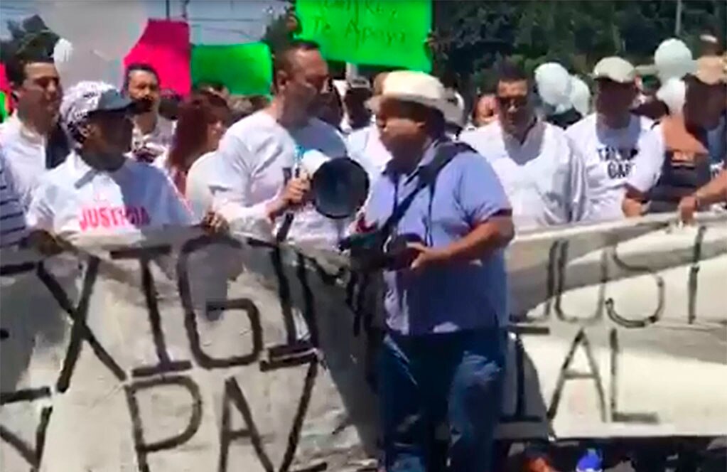 Diputado convoca a marcha por La Paz y se comporta agresivo en ella