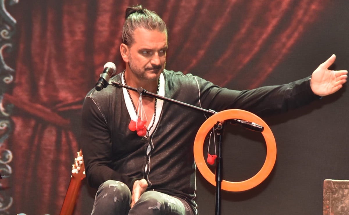 En pleno concierto de Arjona, fan se quita la ropa y se queda en lencería