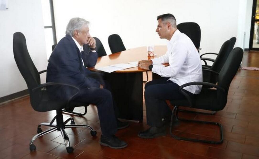 El presidente electo, Andrés Manuel López Obrador, se reunió con el gobernador de Oaxaca, Alejandro Murat. Foto: Andrés Xolalpa