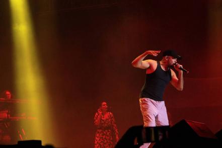 Residente dedica desde SLP su último concierto de 2022 a migrantes y ... a J Balvin
