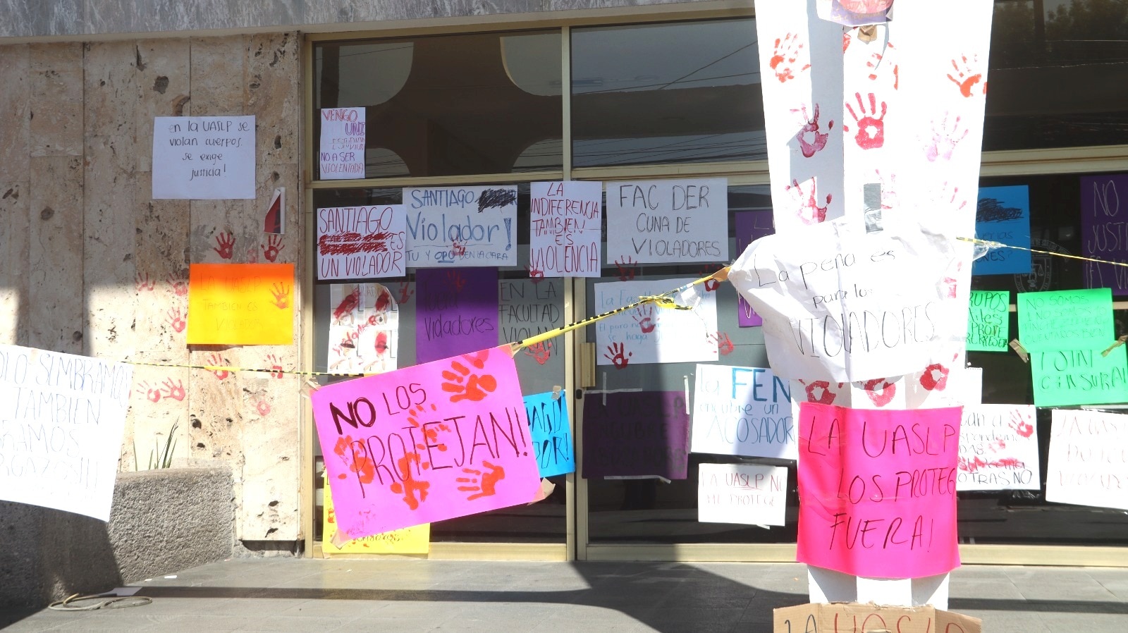 UASLP vive su tercer día de paro estudiantil por denuncias de violencia de género 