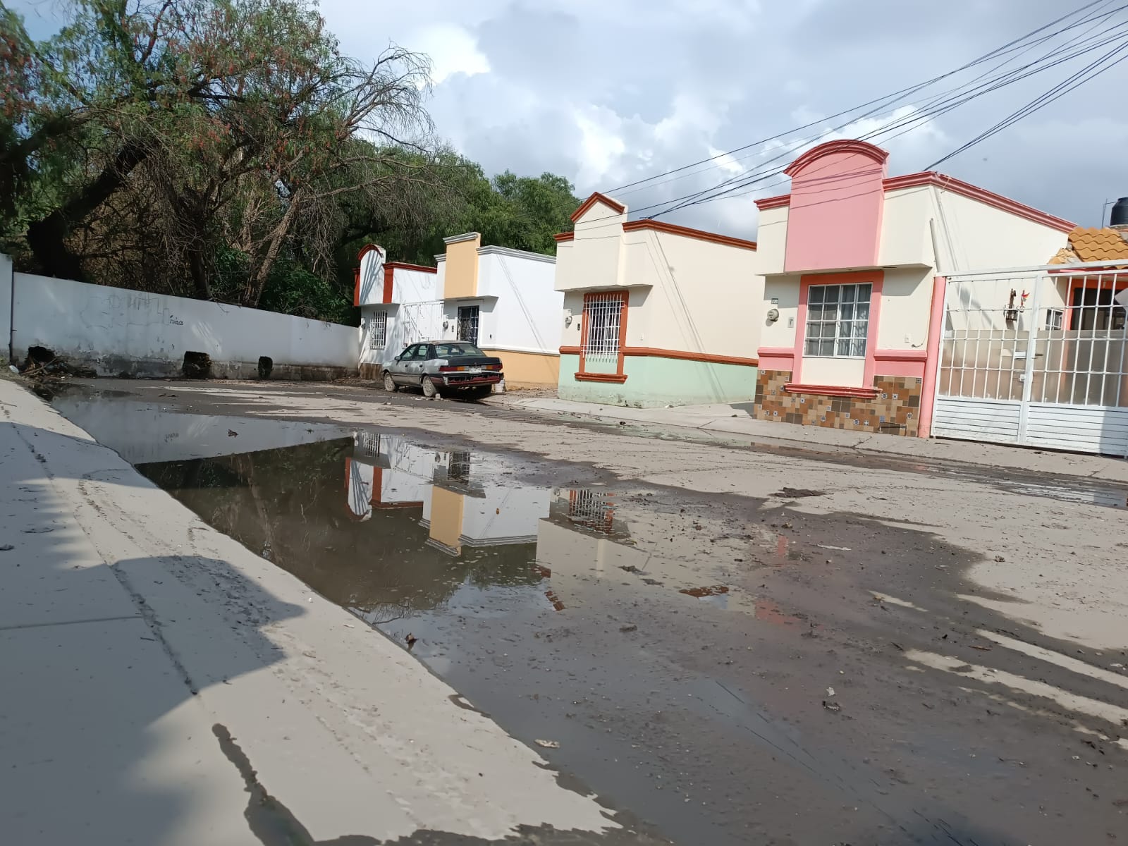 Vecinos temen perder su patrimonio por inundaciones en la calle Santander, municipio de Soledad