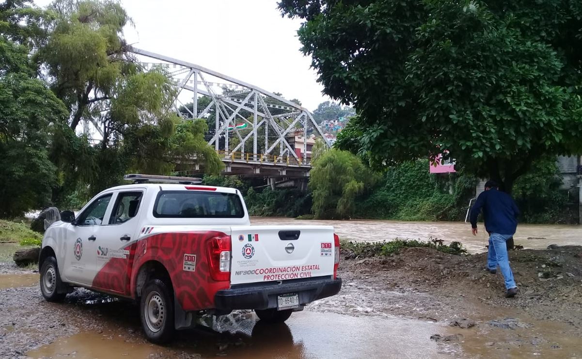 Evacuan a 32 familias por desbordamiento de río en Tamazunchale